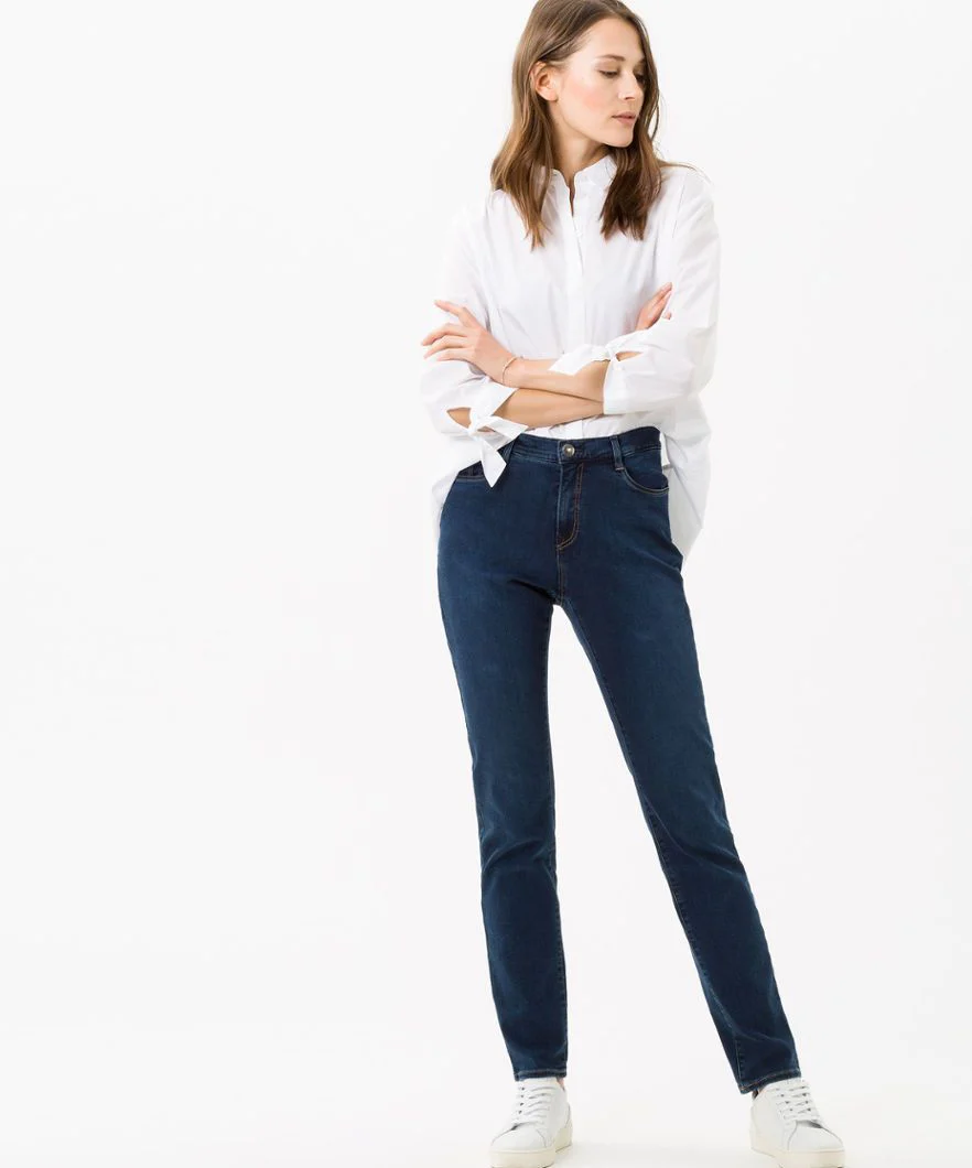 jeans trousers simple look